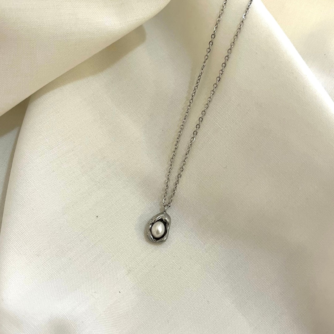 DR Pearl Grey Necklace