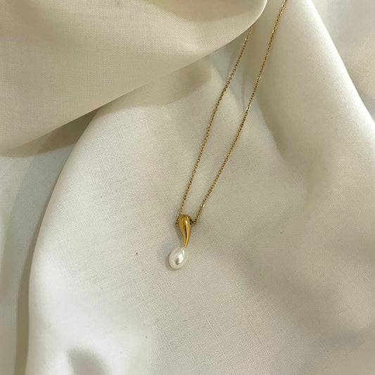 DR Golden Pearl Necklace